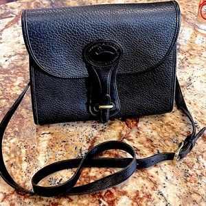 Dooney & Bourke cross body black leather bag, gently used. Looks wonderful